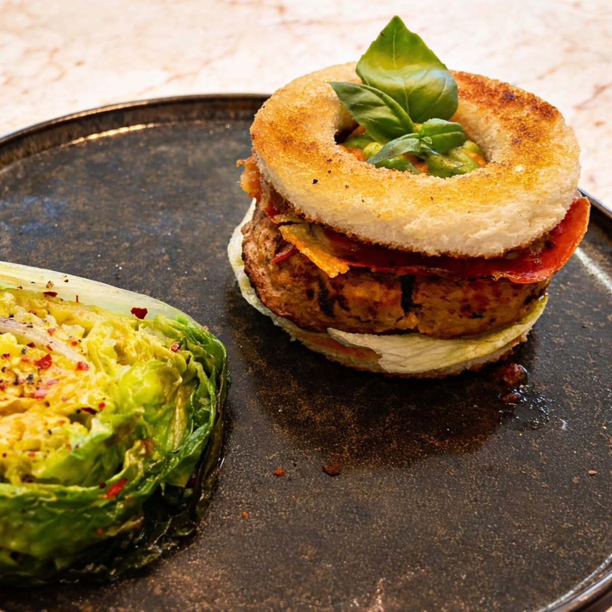 Runderburger met pancetta en fontina kaas